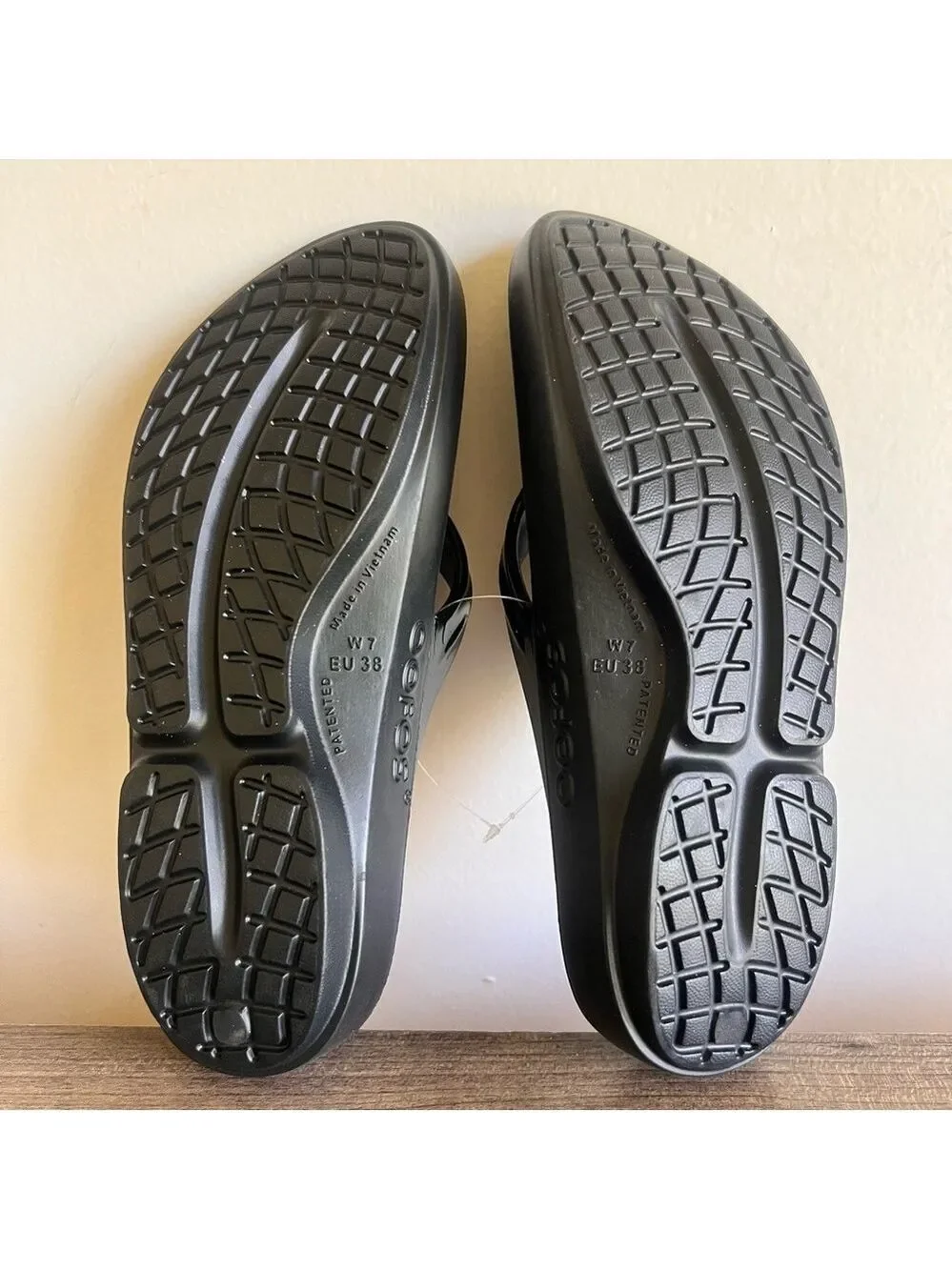 Oofos OOLaLa Women's Black Recovery Sandal Size 7 - Picture 7 of 8